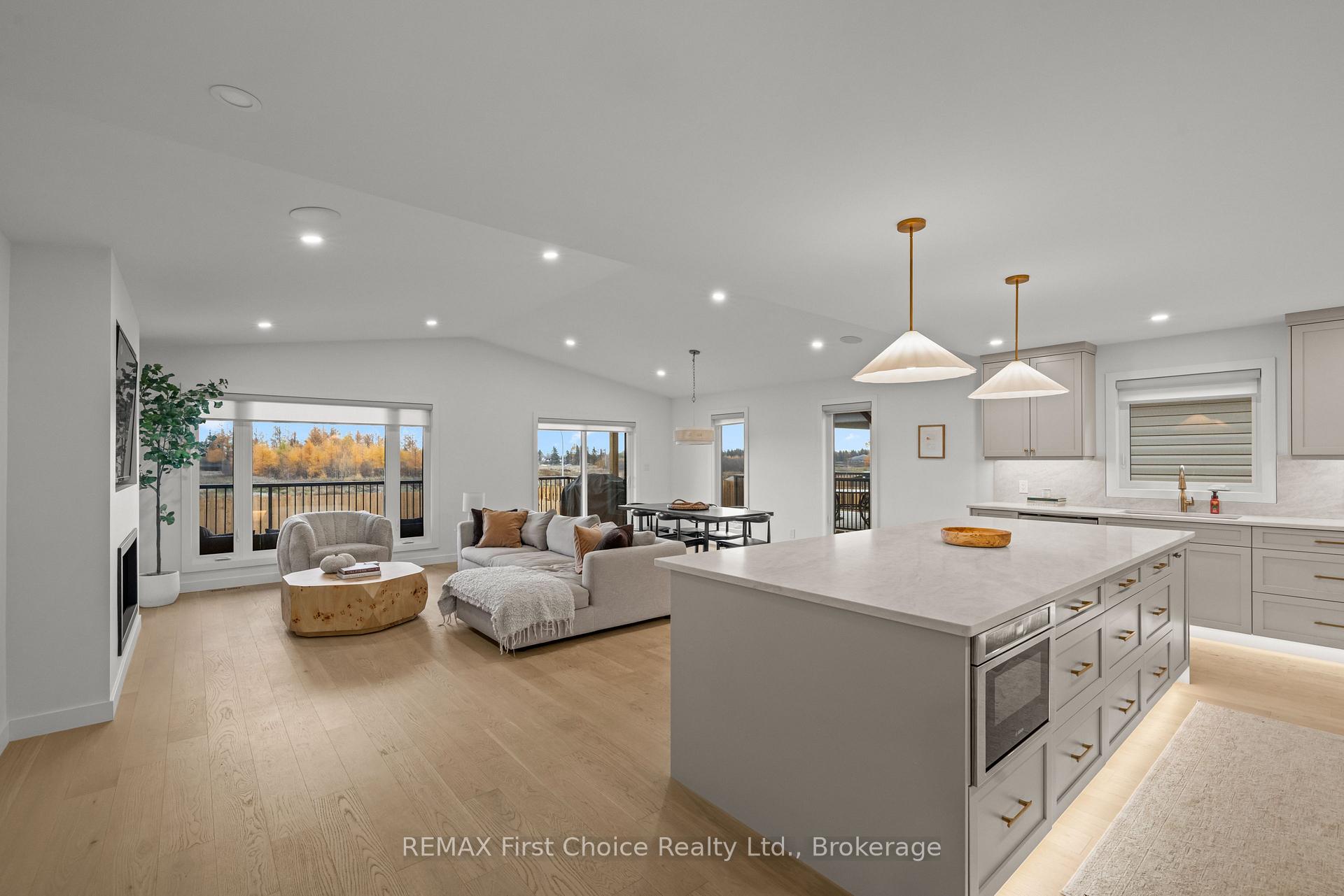 Photo 3 of 186 Bruin Crescent, Thunder Bay, Parkdale — HOMEH