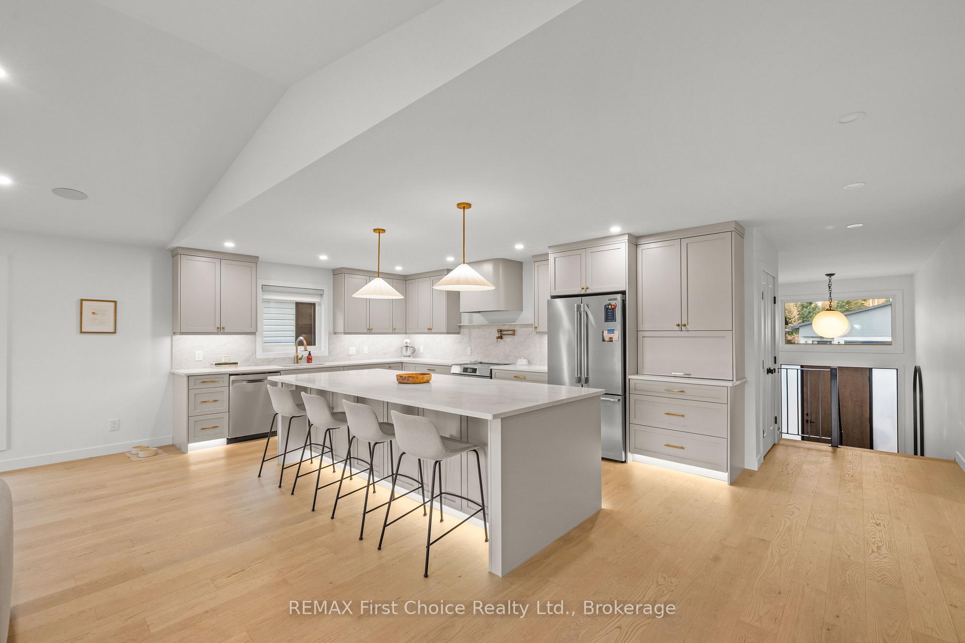Photo 4 of 186 Bruin Crescent, Thunder Bay, Parkdale — HOMEH