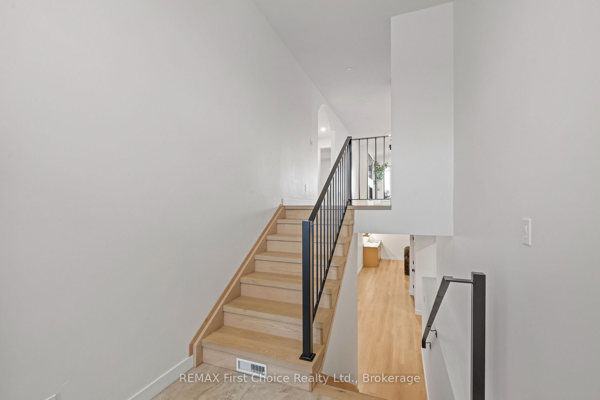 Photo 8 of 186 Bruin Crescent, Thunder Bay, Parkdale — HOMEH