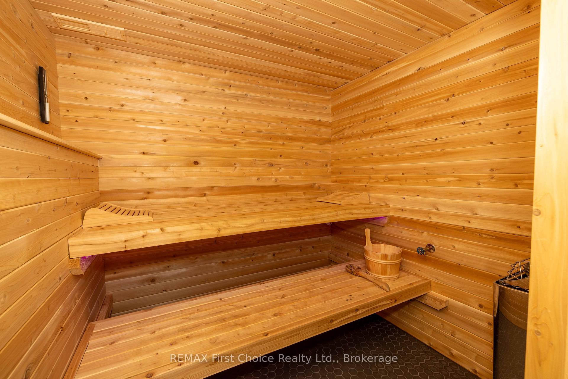 Photo 11 of 186 Bruin Crescent, Thunder Bay, Parkdale — HOMEH
