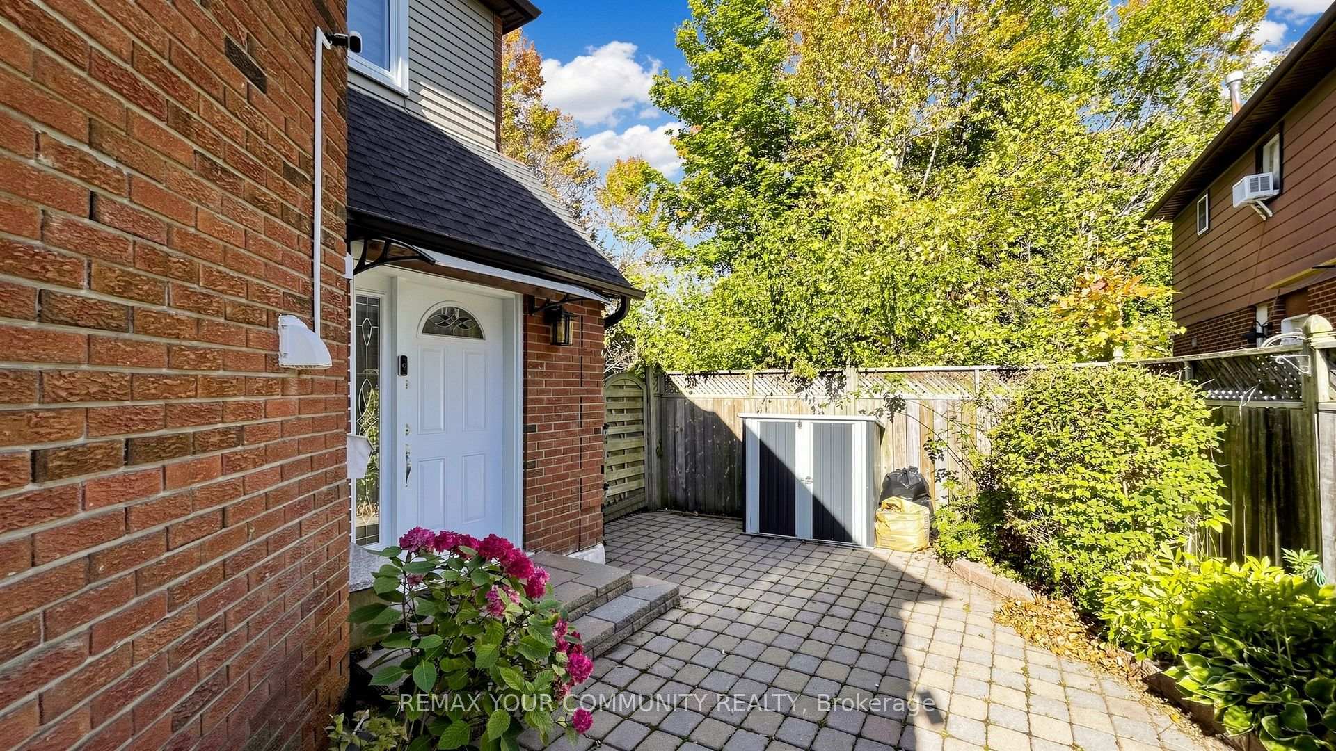 Photo 3 of 76 Deanscroft Square, Scarborough, West Hill — HOMEH