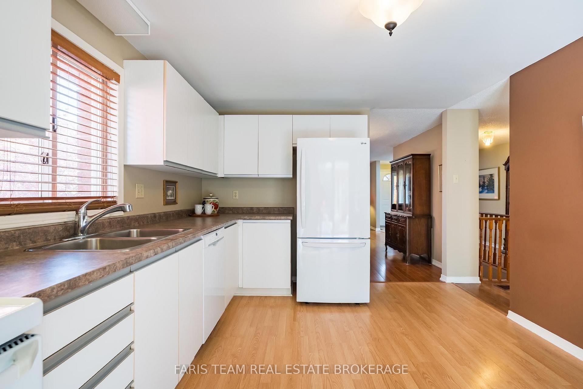 Photo 4 of 29 Ferguson Drive, Barrie, Northwest — HOMEH