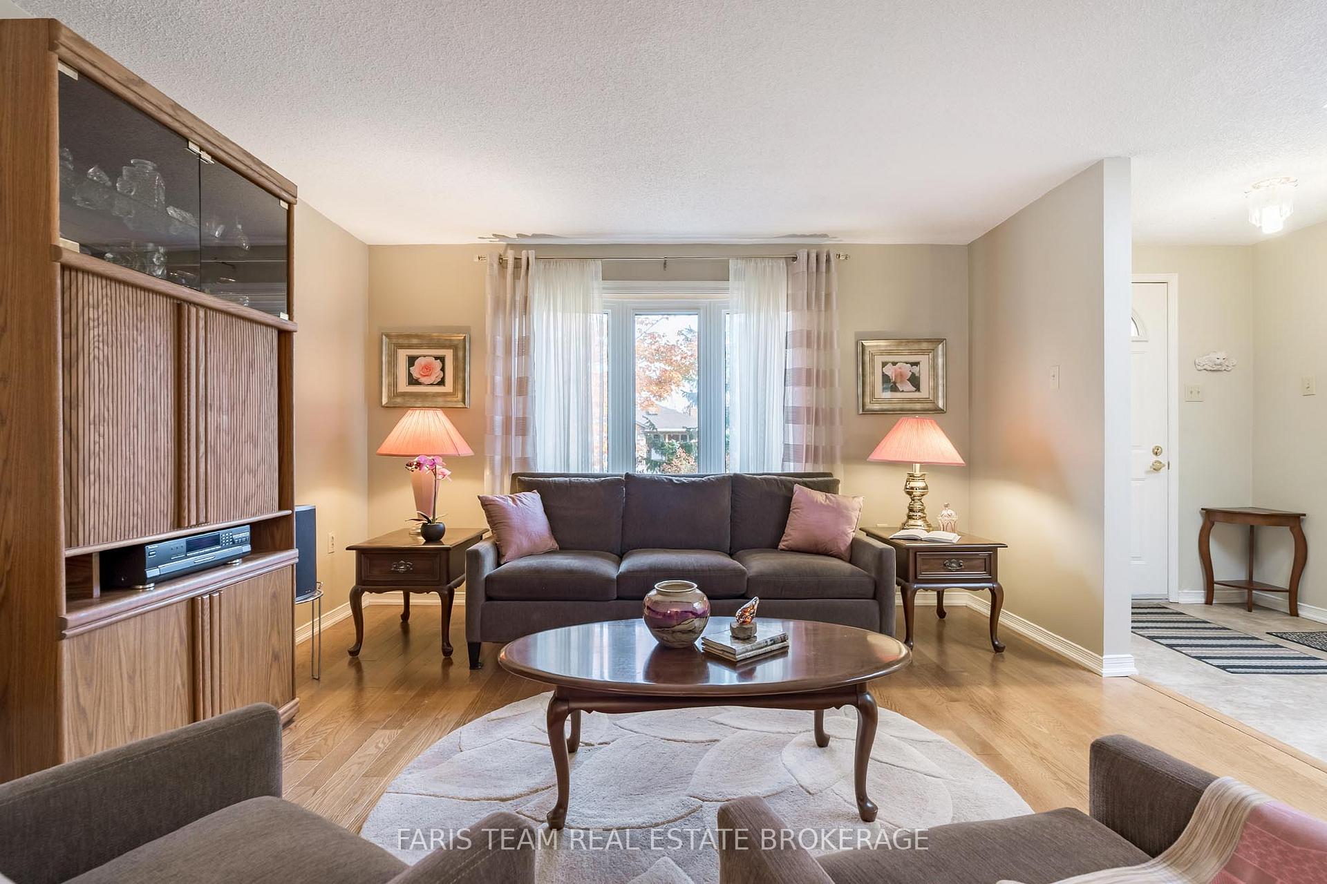 Photo 9 of 29 Ferguson Drive, Barrie, Northwest — HOMEH