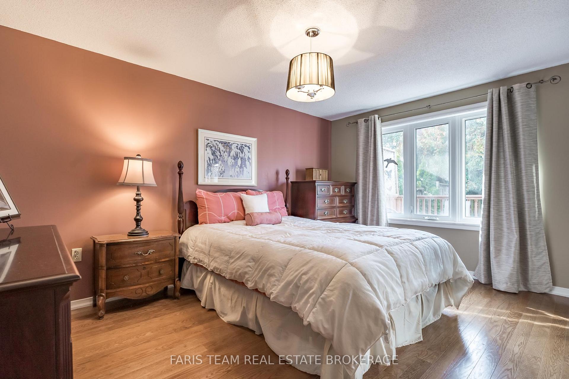 Photo 10 of 29 Ferguson Drive, Barrie, Northwest — HOMEH