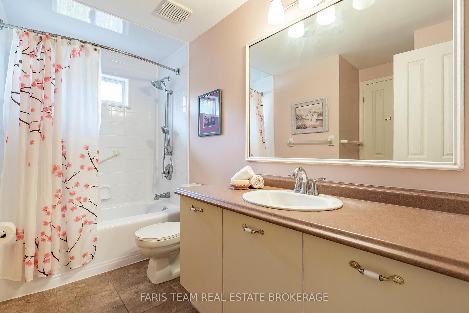 Photo 12 of 29 Ferguson Drive, Barrie, Northwest — HOMEH