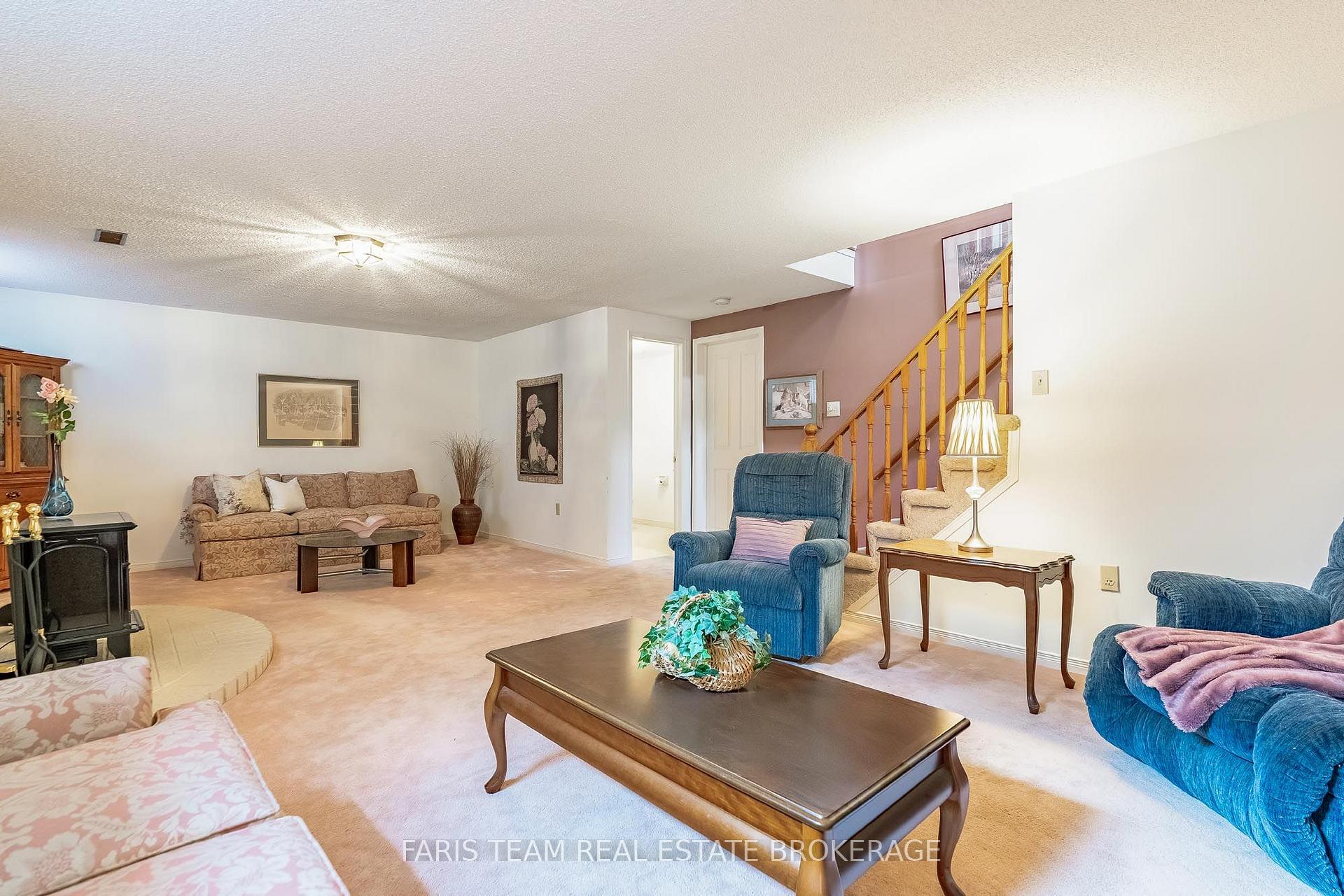 Photo 16 of 29 Ferguson Drive, Barrie, Northwest — HOMEH