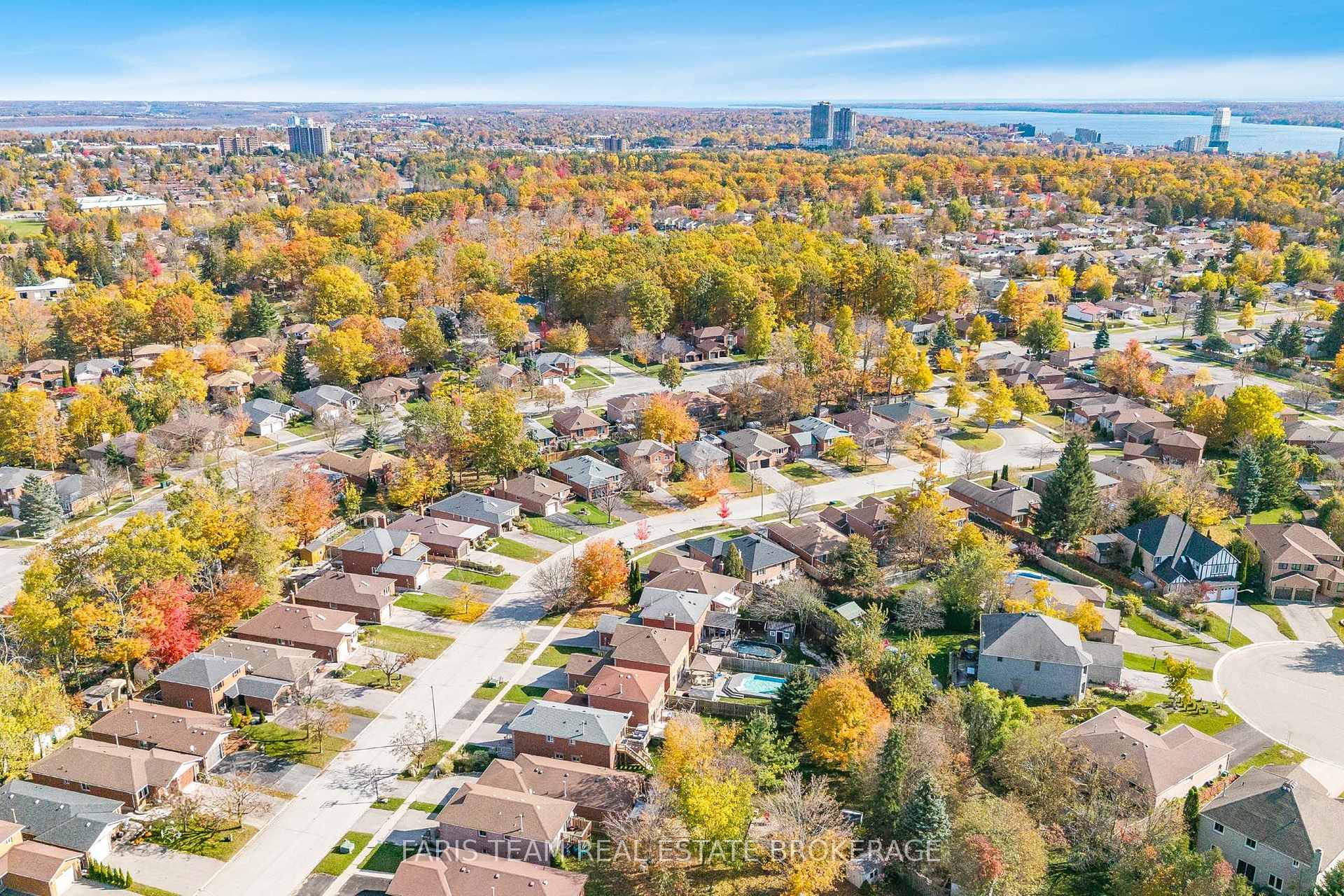 Photo 25 of 29 Ferguson Drive, Barrie, Northwest — HOMEH