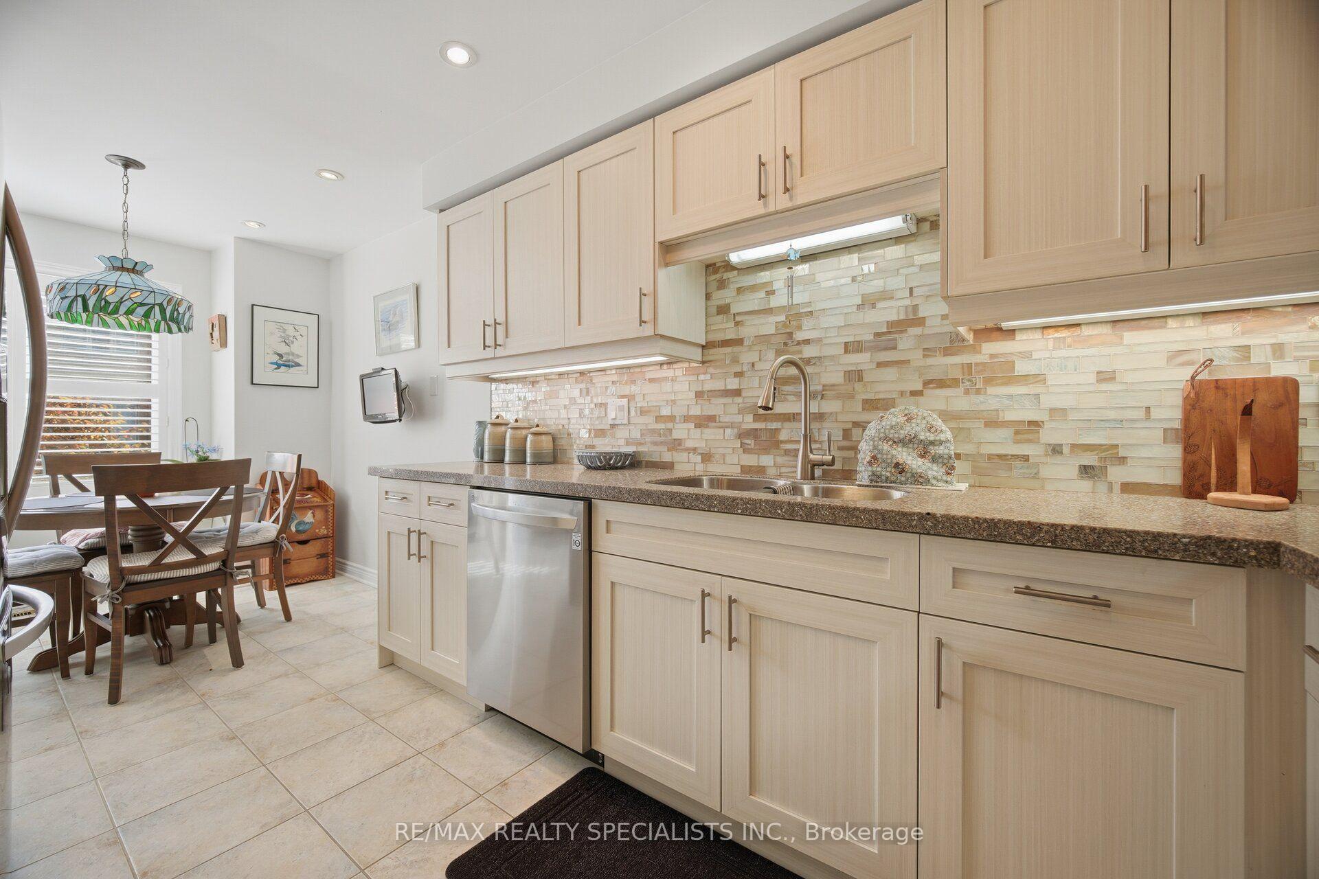 Photo 5 of Unit 6, 5490 Glen Erin Drive, Mississauga, Central Erin Mills — HOMEH
