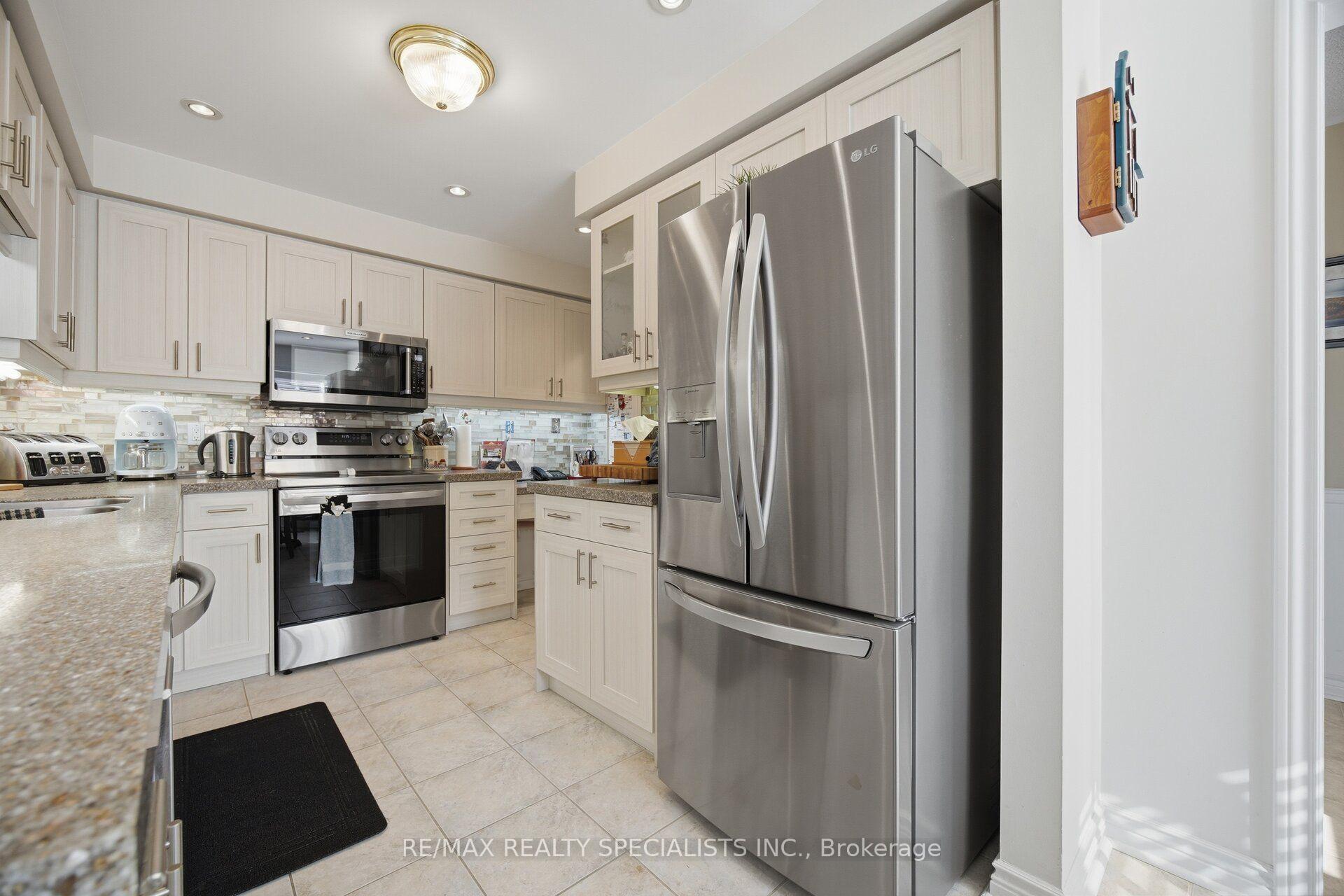 Photo 11 of Unit 6, 5490 Glen Erin Drive, Mississauga, Central Erin Mills — HOMEH