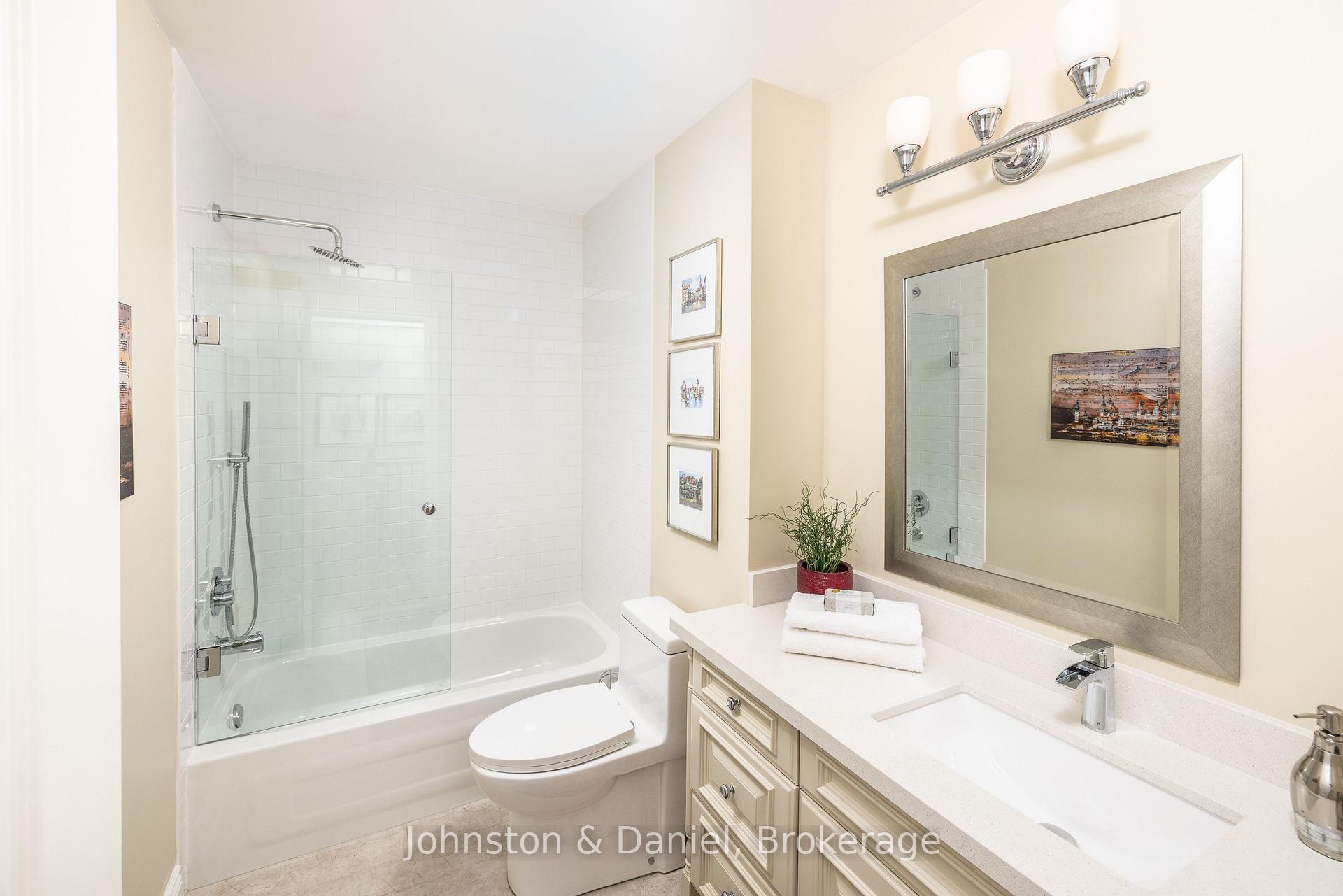 Photo 33 of 47 Castlefield Avenue, Toronto, Yonge-Eglinton — HOMEH