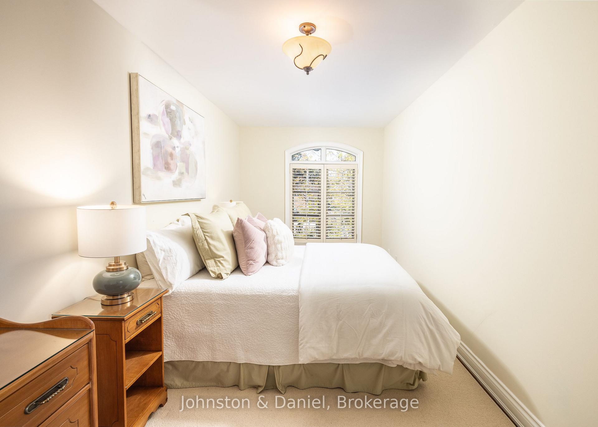 Photo 37 of 47 Castlefield Avenue, Toronto, Yonge-Eglinton — HOMEH