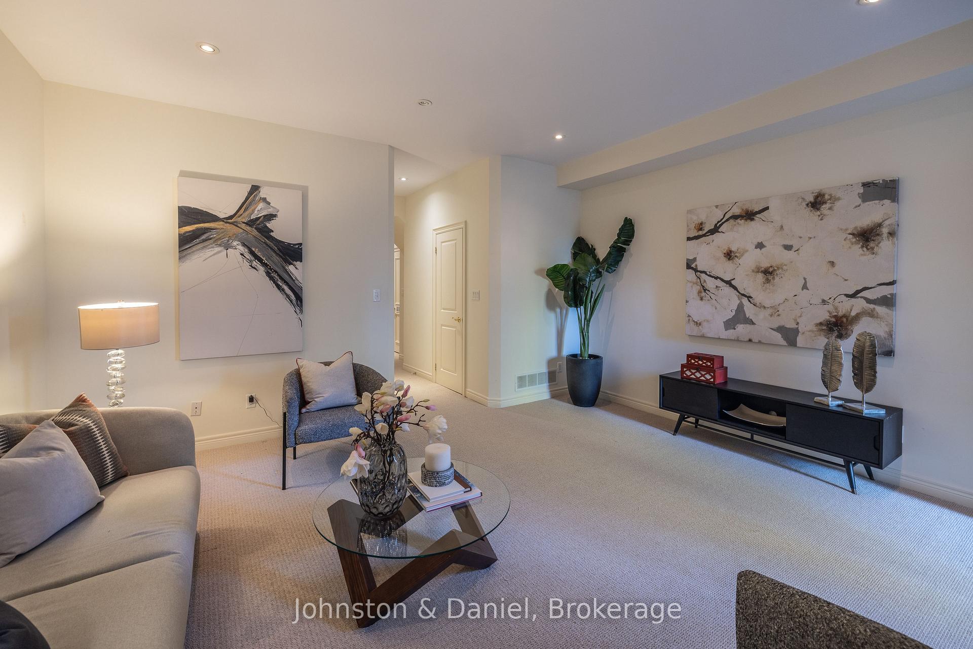 Photo 40 of 47 Castlefield Avenue, Toronto, Yonge-Eglinton — HOMEH