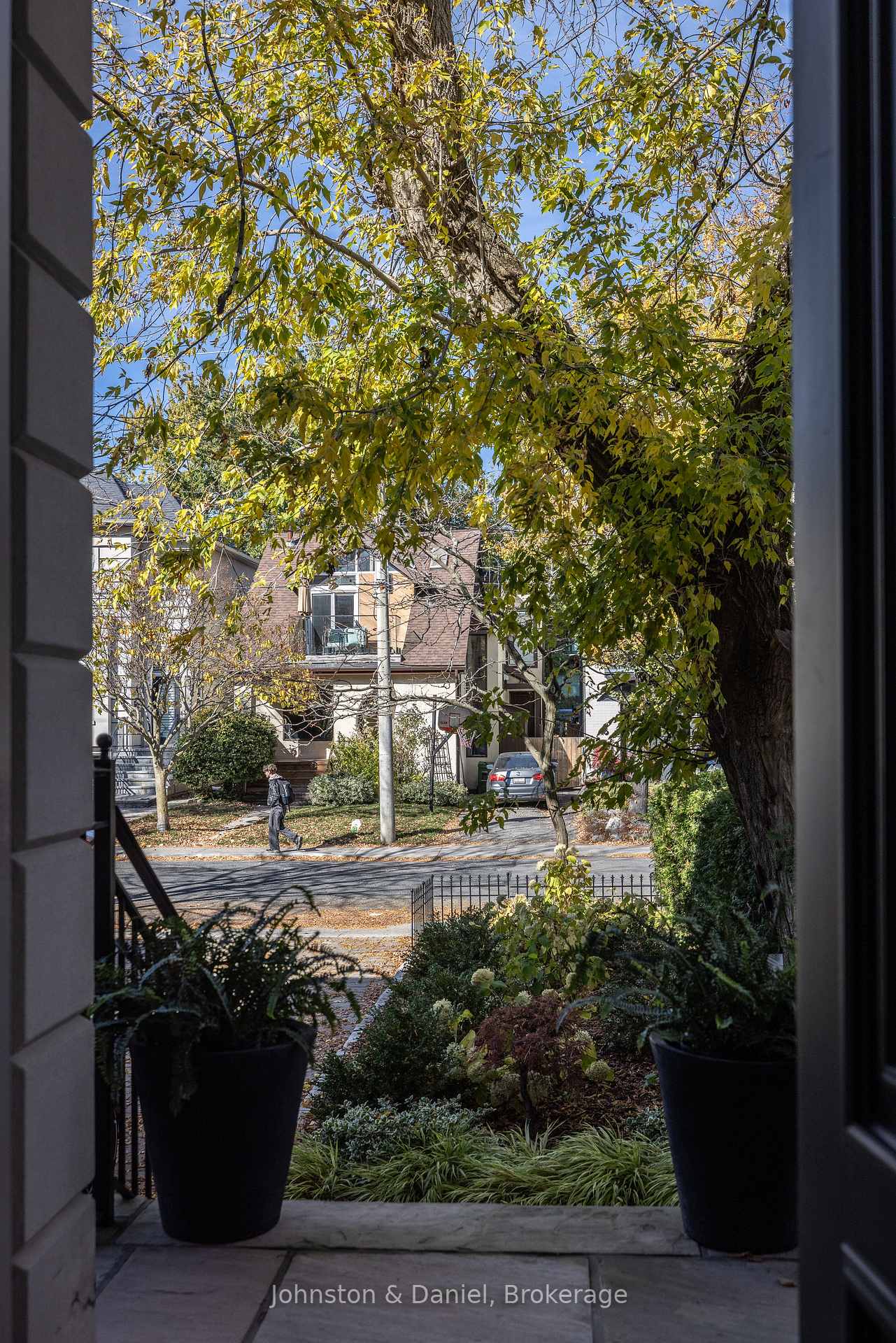 Photo 4 of 47 Castlefield Avenue, Toronto, Yonge-Eglinton — HOMEH