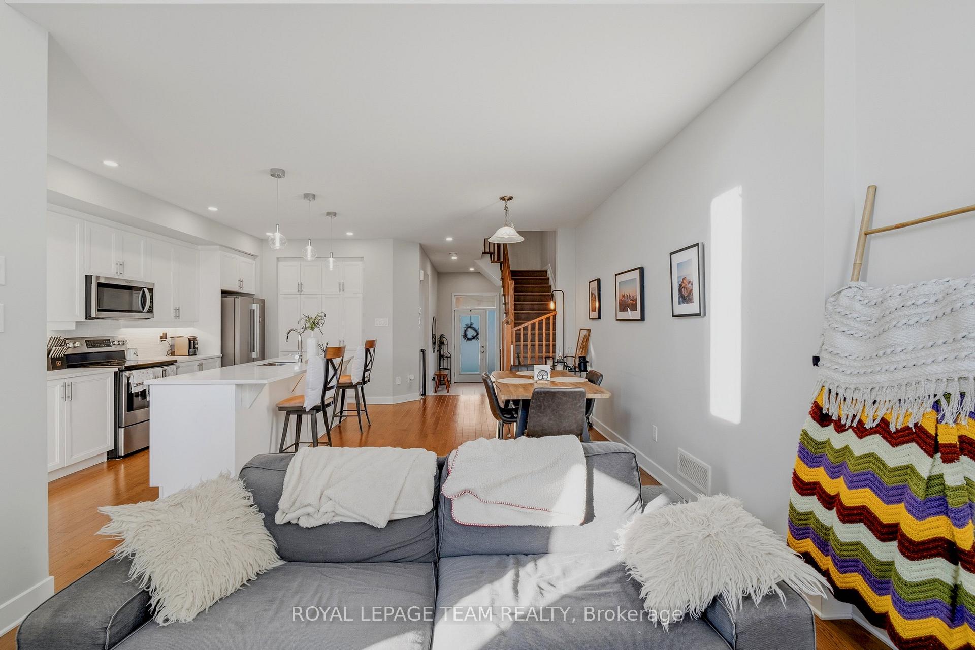 Photo 10 of 210 Big Dipper Street, Ottawa, Riverside South/Gloucester Glen — HOMEH