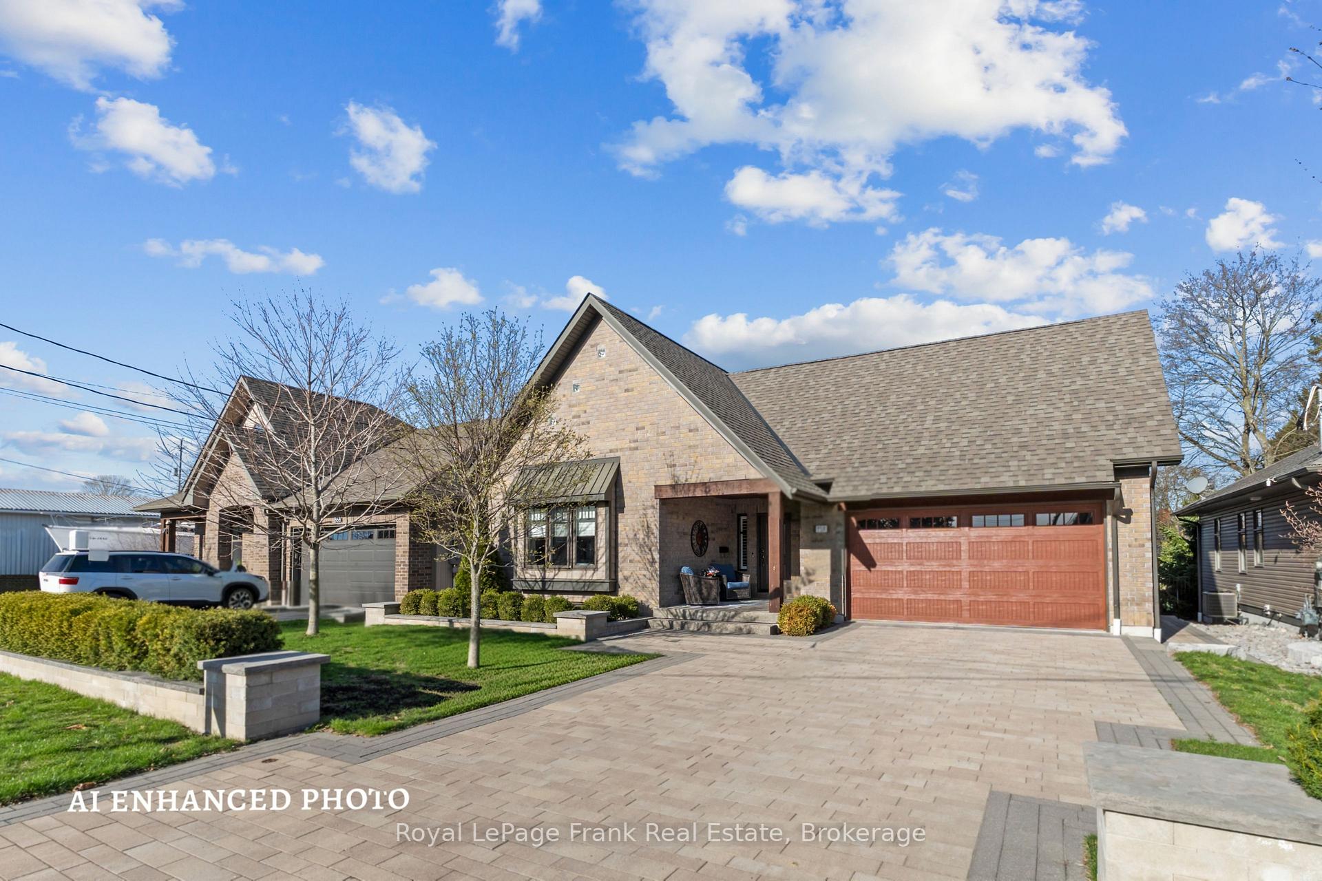 Photo 2 of 864 Burnham Street, Cobourg — HOMEH