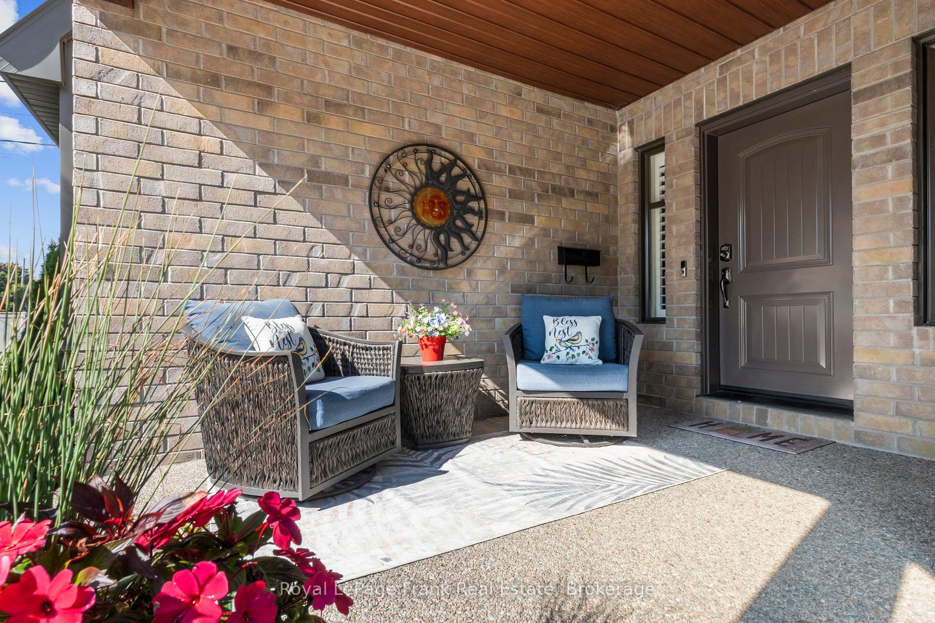 Photo 4 of 864 Burnham Street, Cobourg — HOMEH