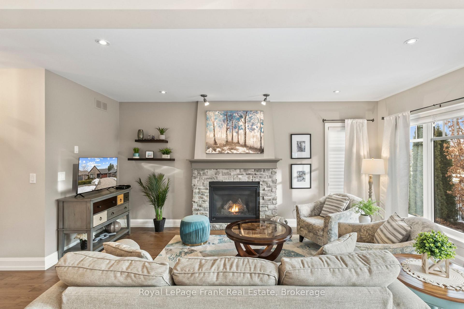 Photo 9 of 864 Burnham Street, Cobourg — HOMEH
