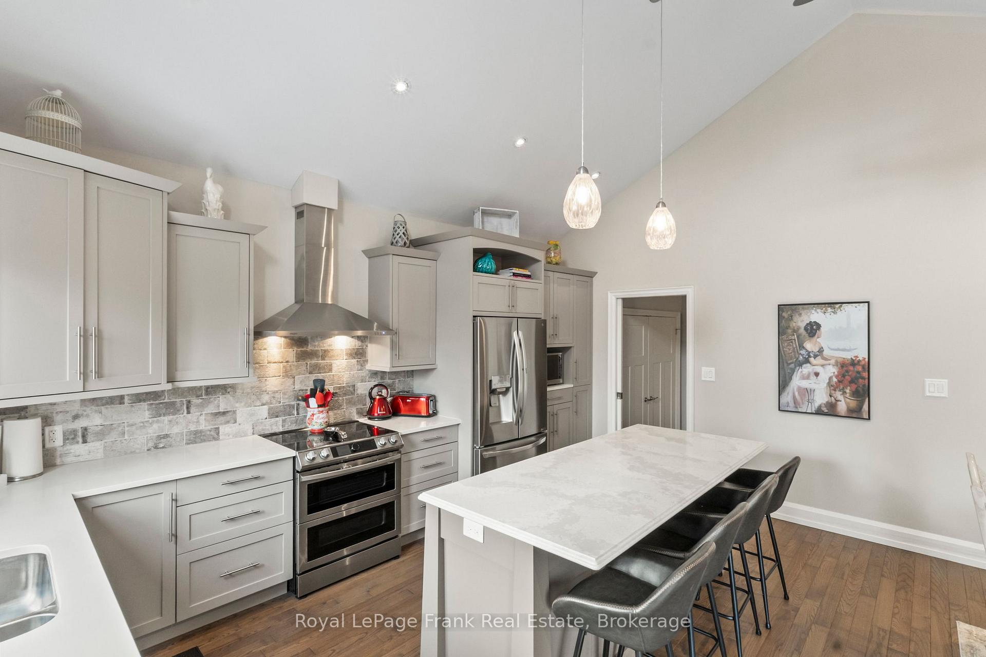 Photo 11 of 864 Burnham Street, Cobourg — HOMEH