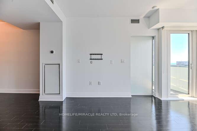 Photo 18 of Unit 3712, 8 The Esplanade N, Toronto, Waterfront Communities — HOMEH