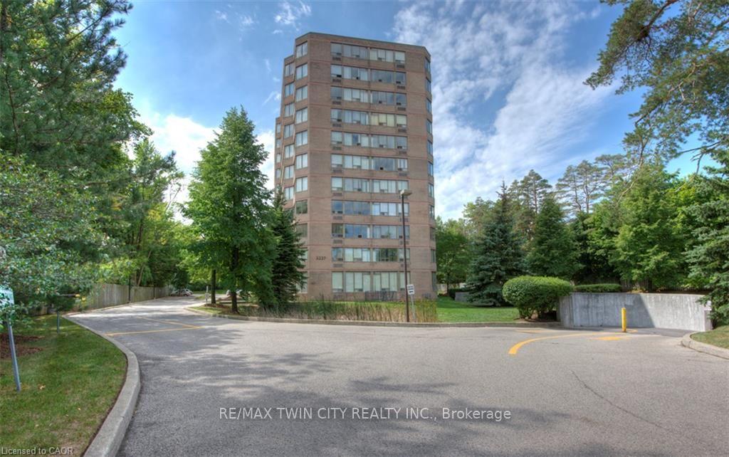 Photo 32 of Unit 409, 3227 King Street E, Kitchener — HOMEH