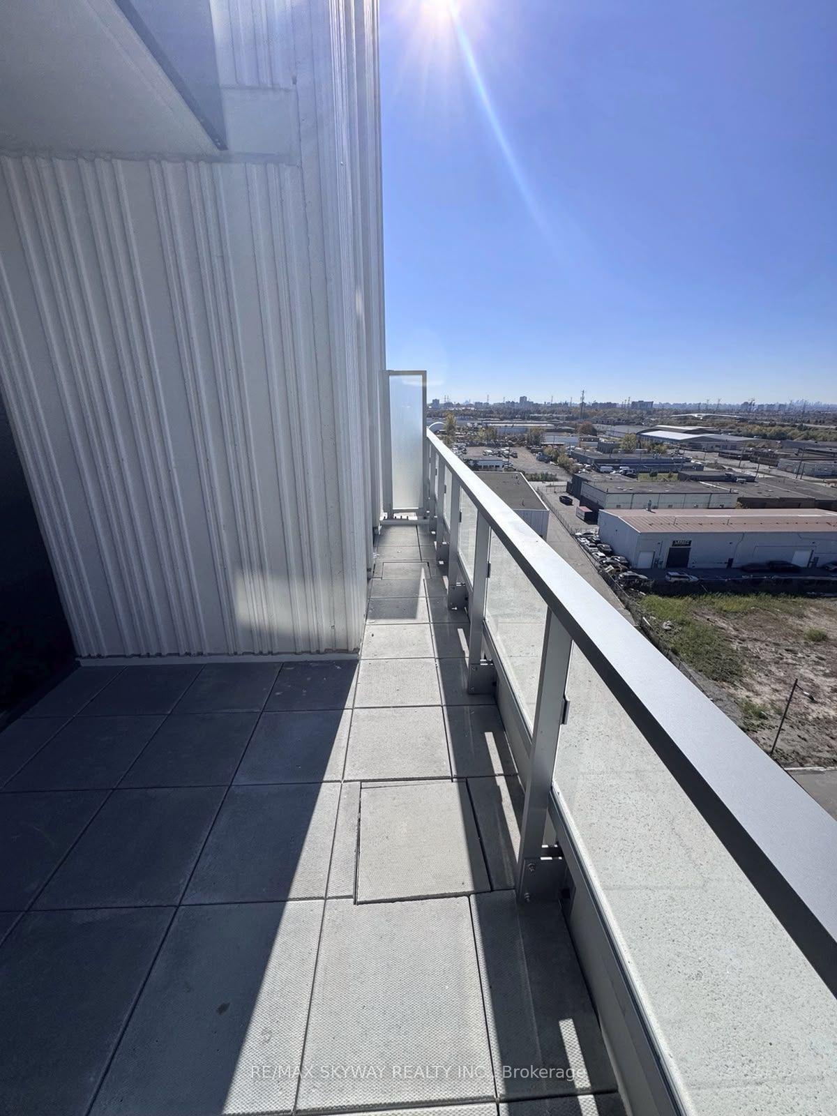 Photo 15 of Unit 903, 21 Meadowdale Road, Vaughan, Vaughan Corporate Centre — HOMEH