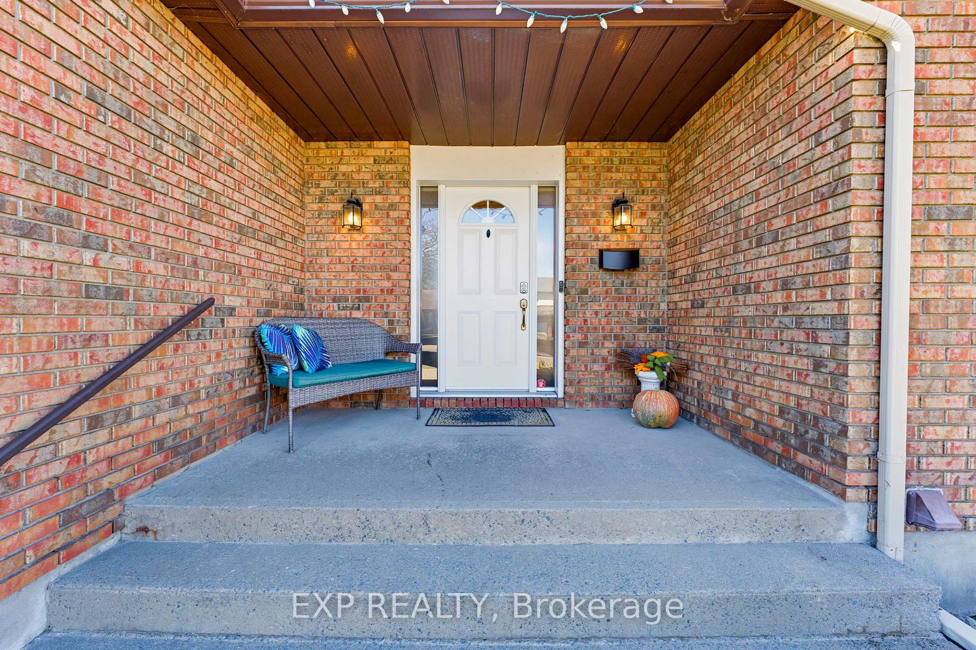 Photo 3 of 6450 Viseneau Drive, Ottawa, Chateauneuf — HOMEH