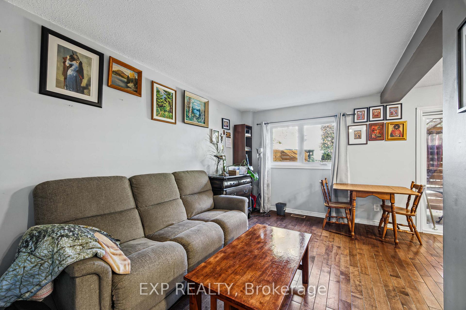Photo 4 of 1677 Lacombe Drive, Ottawa, Fallingbrook/Pineridge — HOMEH