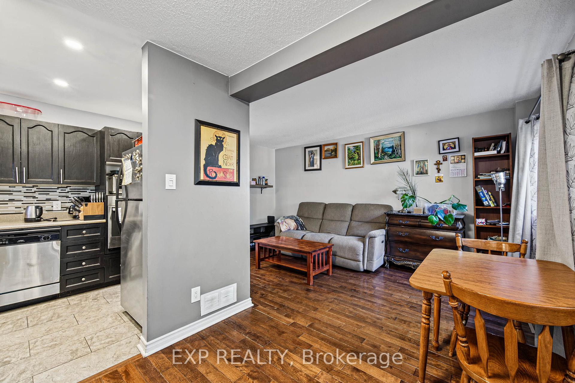 Photo 10 of 1677 Lacombe Drive, Ottawa, Fallingbrook/Pineridge — HOMEH
