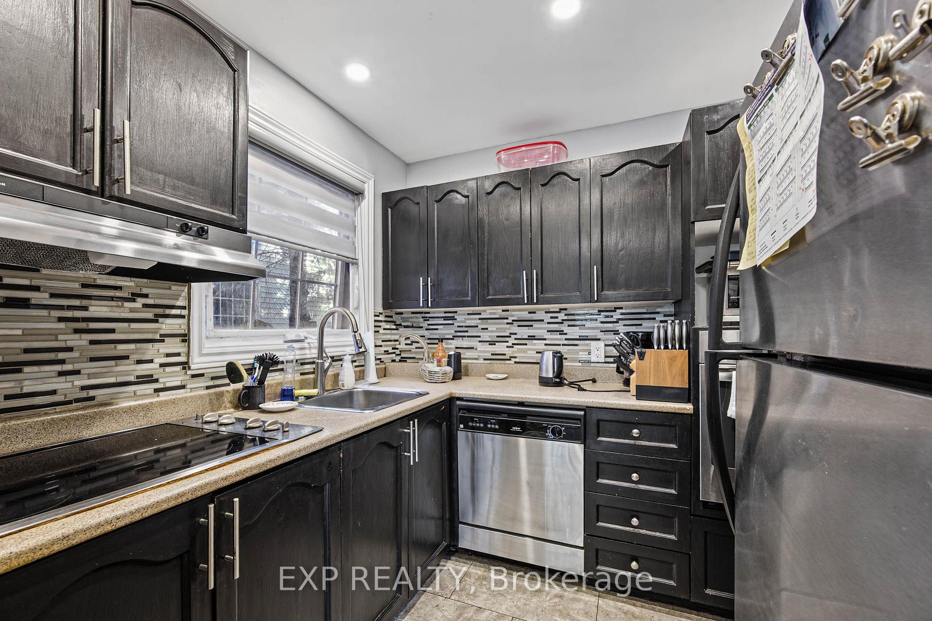 Photo 11 of 1677 Lacombe Drive, Ottawa, Fallingbrook/Pineridge — HOMEH
