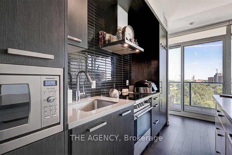 Photo 3 of Unit N811, 120 Bayview Avenue, Toronto, Waterfront Communities — HOMEH