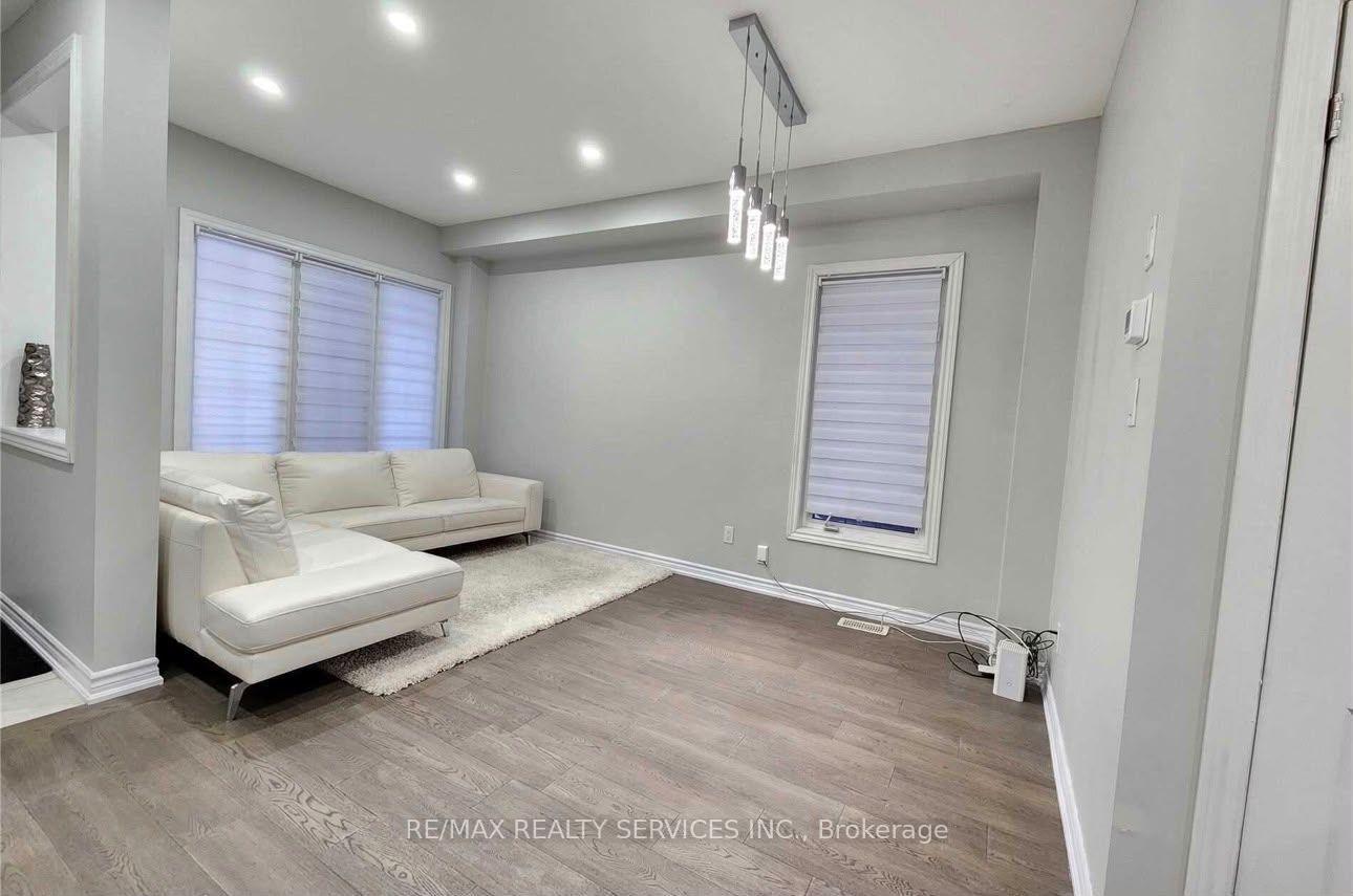 Photo 2 of 91 Daden Oaks Drive, Brampton, Bram East — HOMEH