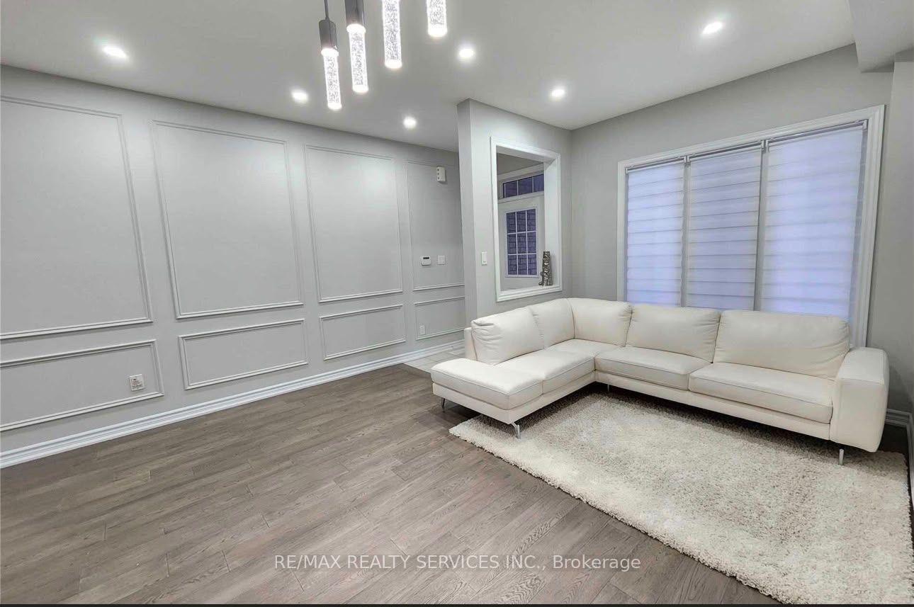 Photo 3 of 91 Daden Oaks Drive, Brampton, Bram East — HOMEH