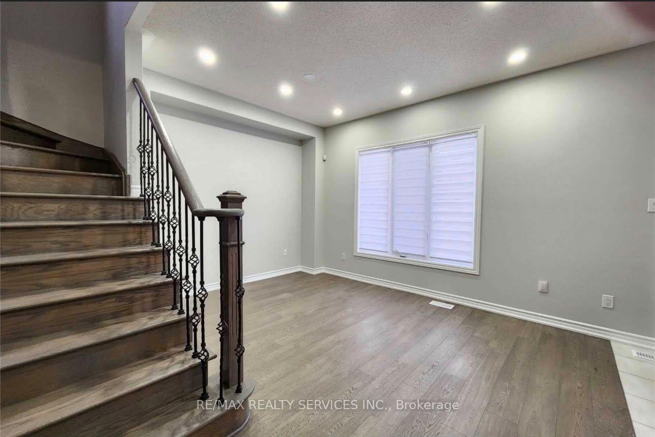 Photo 4 of 91 Daden Oaks Drive, Brampton, Bram East — HOMEH