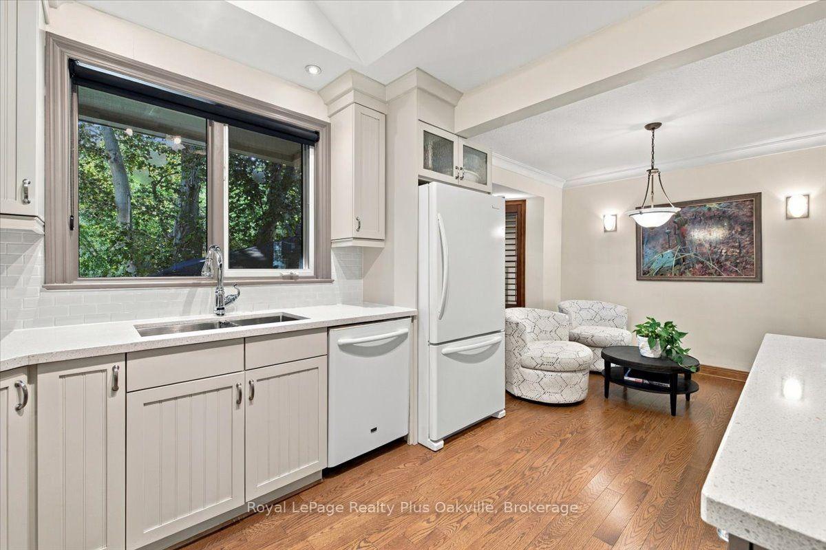 Photo 5 of 362 Winston Road, Oakville, West — HOMEH