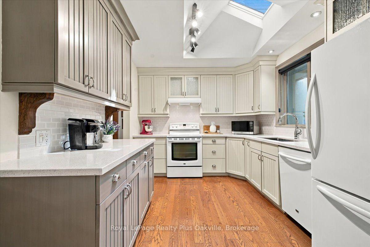 Photo 6 of 362 Winston Road, Oakville, West — HOMEH