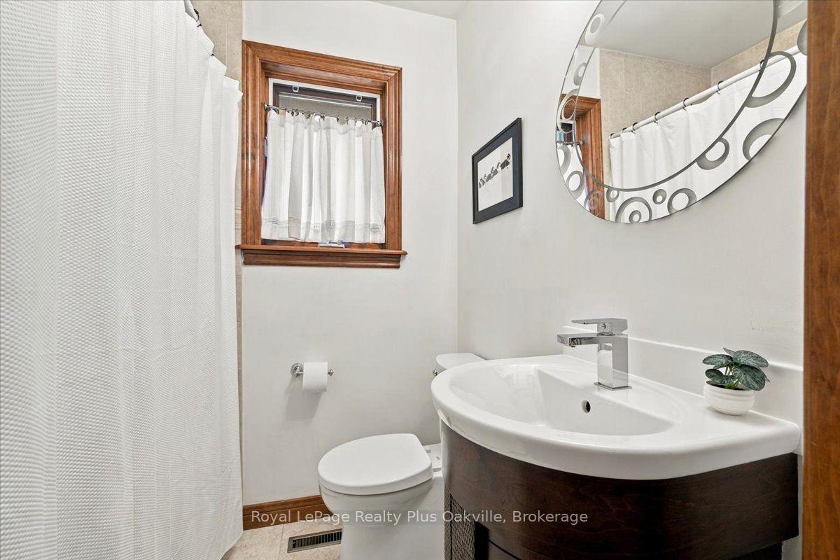 Photo 11 of 362 Winston Road, Oakville, West — HOMEH