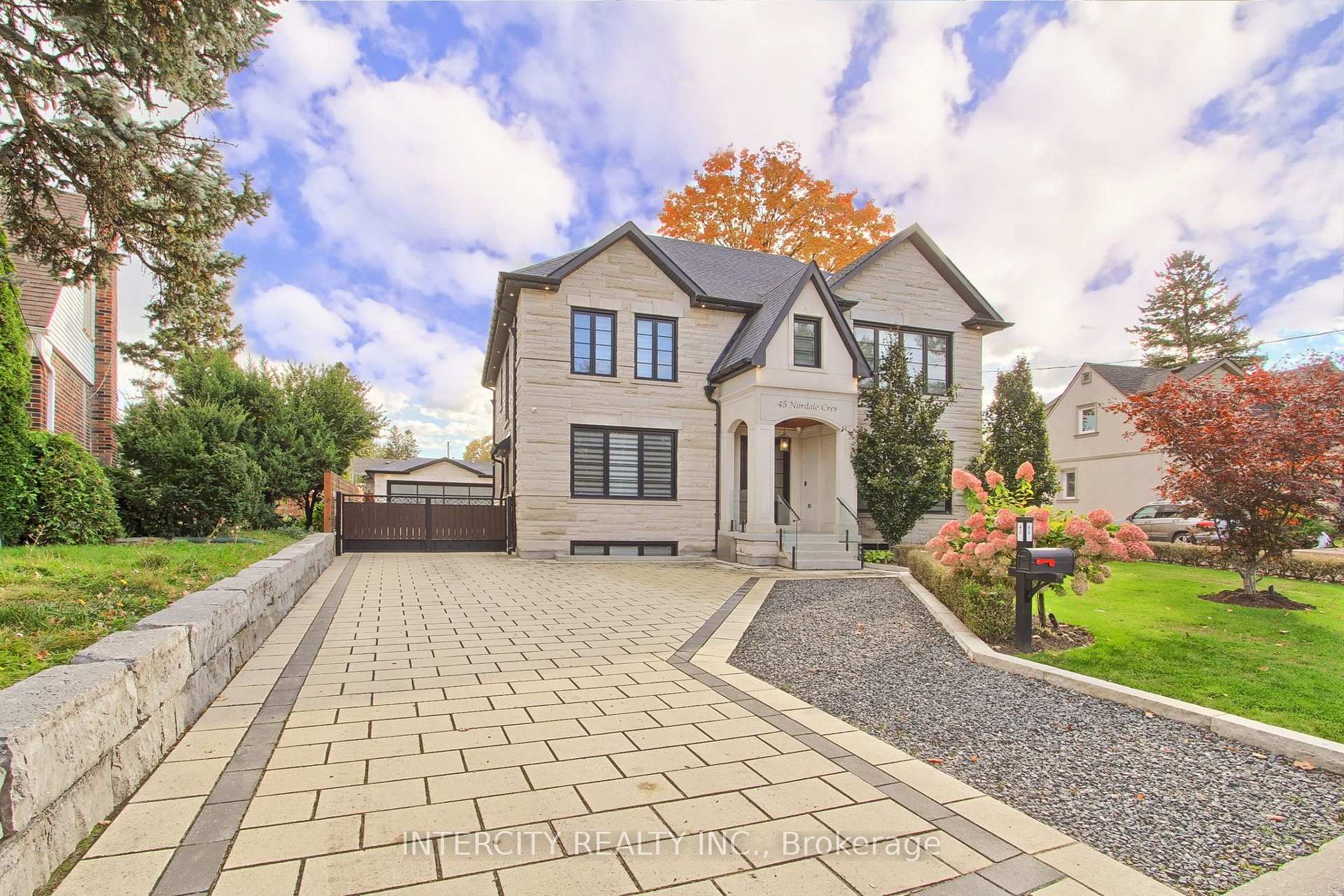Photo 2 of 45 Nordale Crescent, North York, Brookhaven-Amesbury — HOMEH