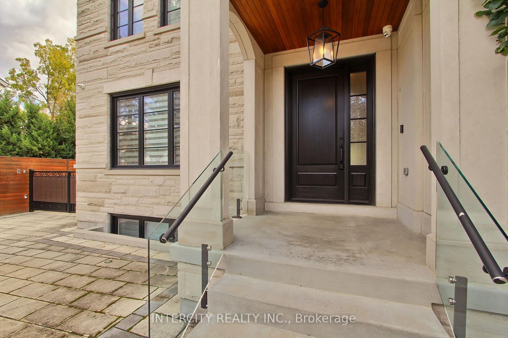 Photo 3 of 45 Nordale Crescent, North York, Brookhaven-Amesbury — HOMEH