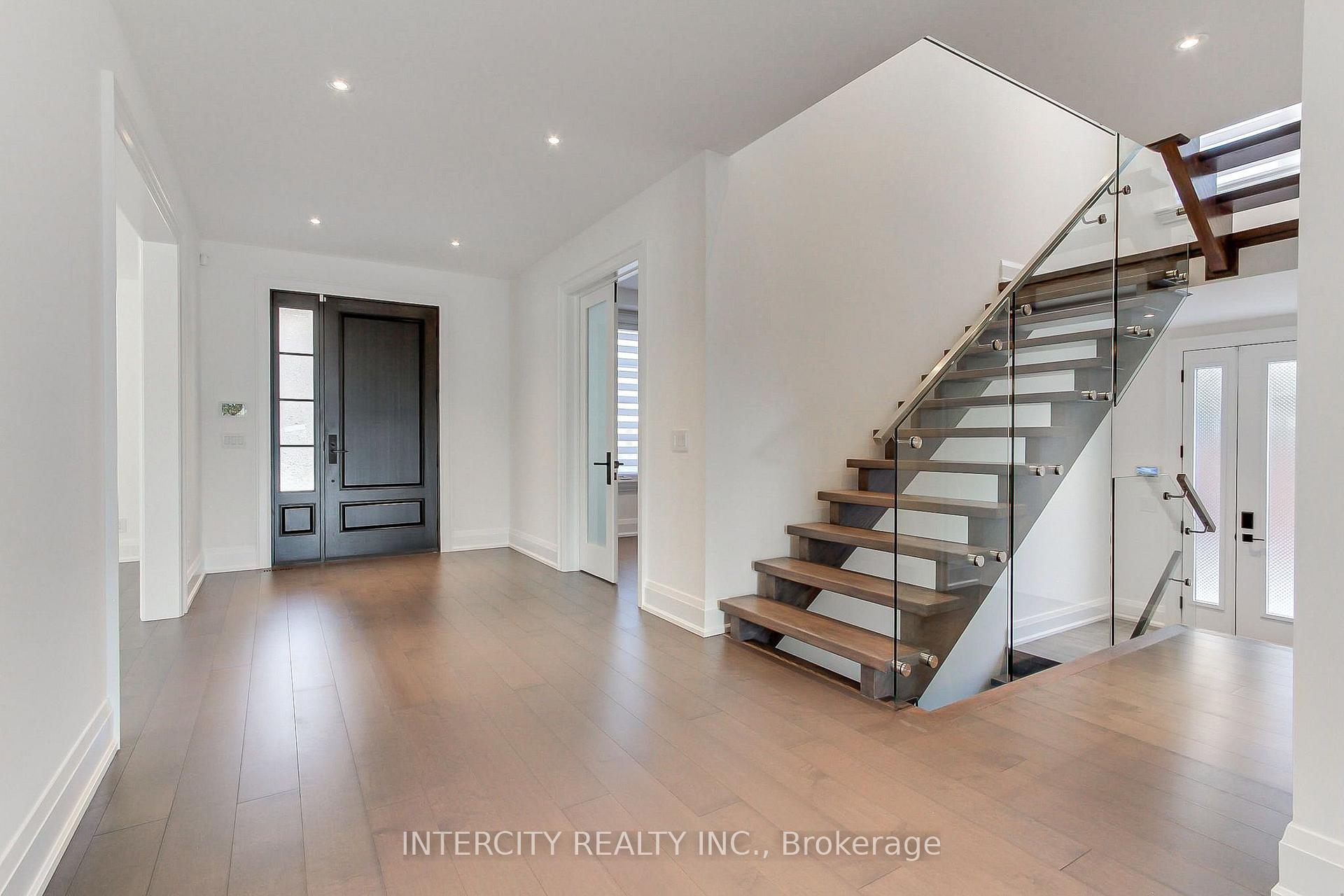 Photo 4 of 45 Nordale Crescent, North York, Brookhaven-Amesbury — HOMEH