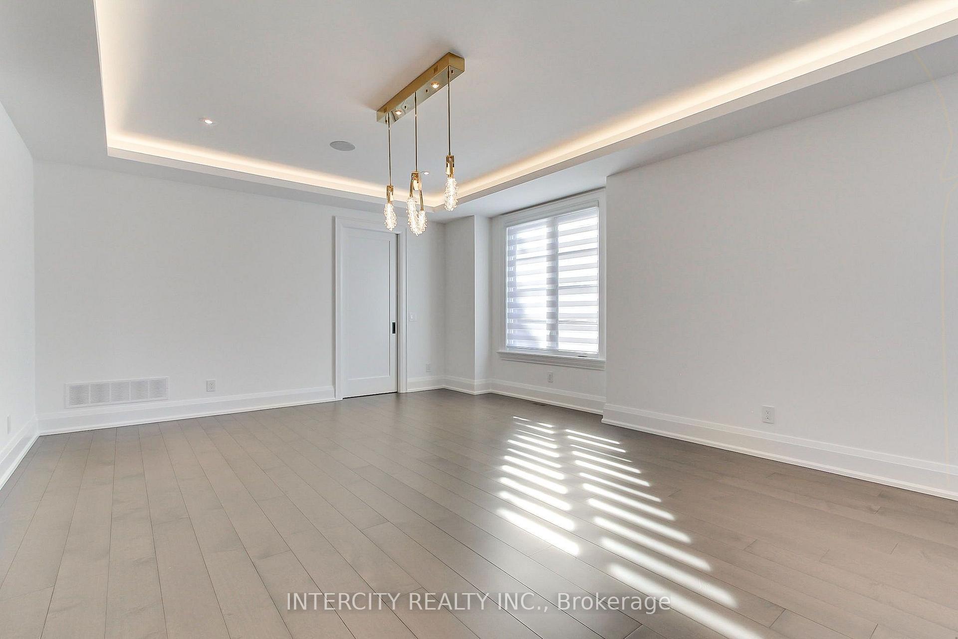 Photo 6 of 45 Nordale Crescent, North York, Brookhaven-Amesbury — HOMEH