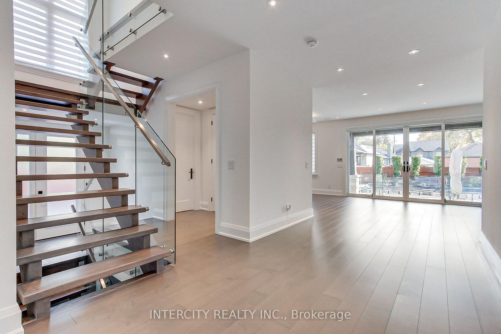 Photo 7 of 45 Nordale Crescent, North York, Brookhaven-Amesbury — HOMEH