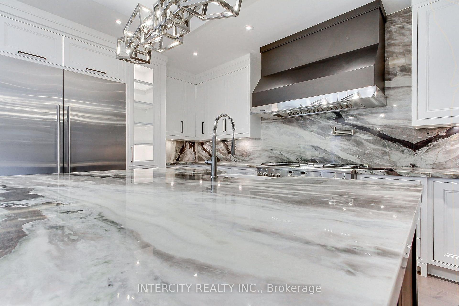 Photo 10 of 45 Nordale Crescent, North York, Brookhaven-Amesbury — HOMEH
