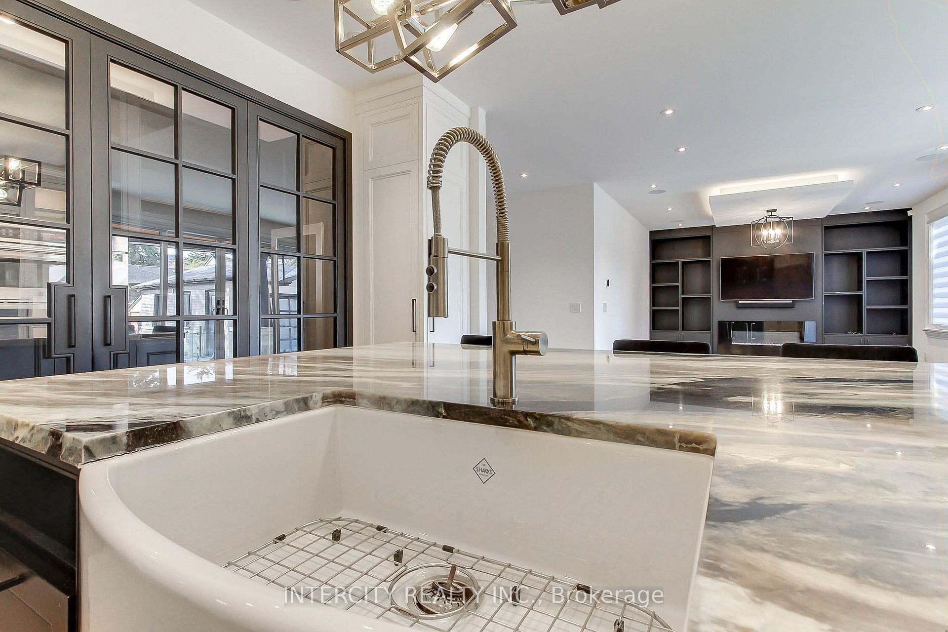 Photo 13 of 45 Nordale Crescent, North York, Brookhaven-Amesbury — HOMEH