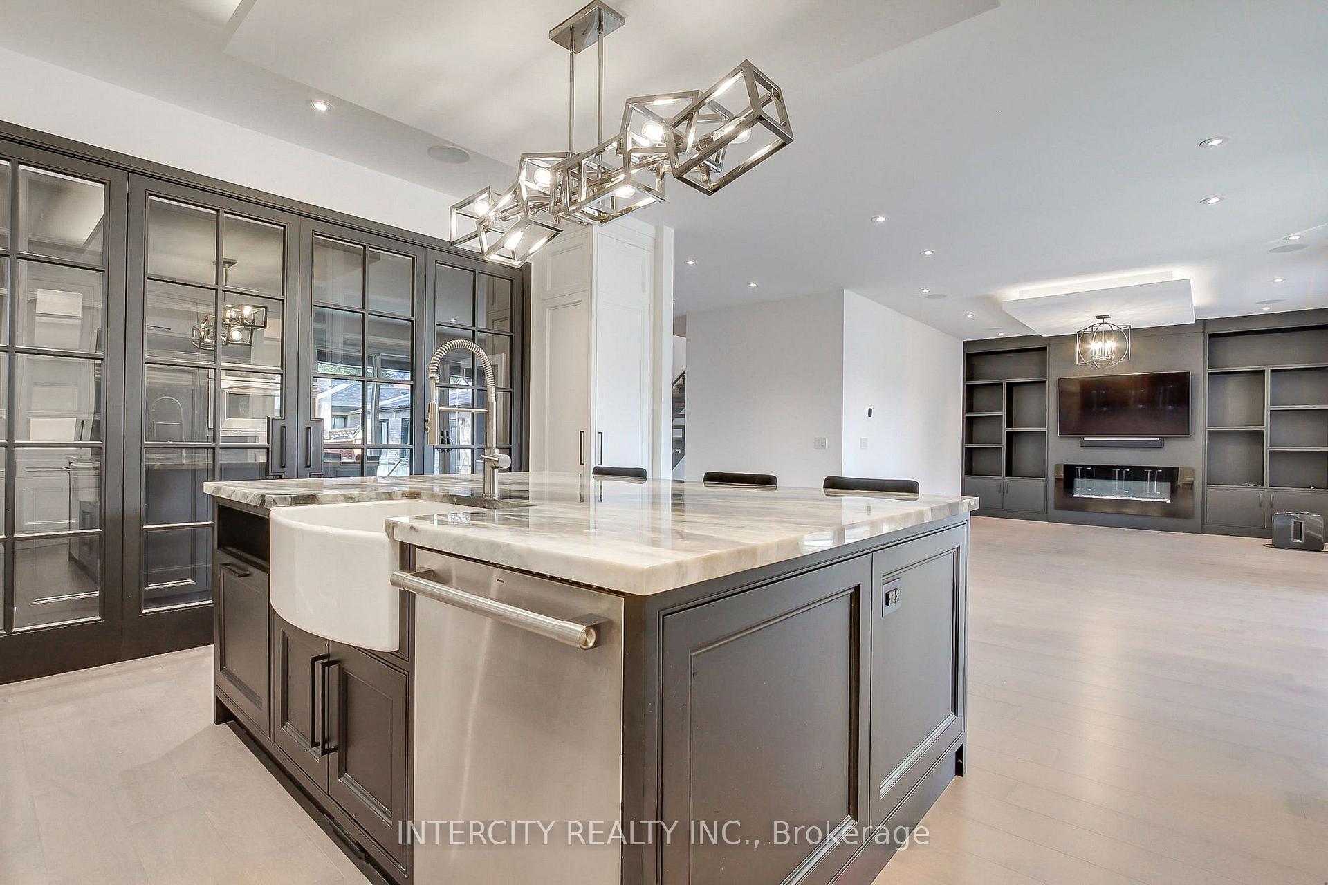 Photo 14 of 45 Nordale Crescent, North York, Brookhaven-Amesbury — HOMEH