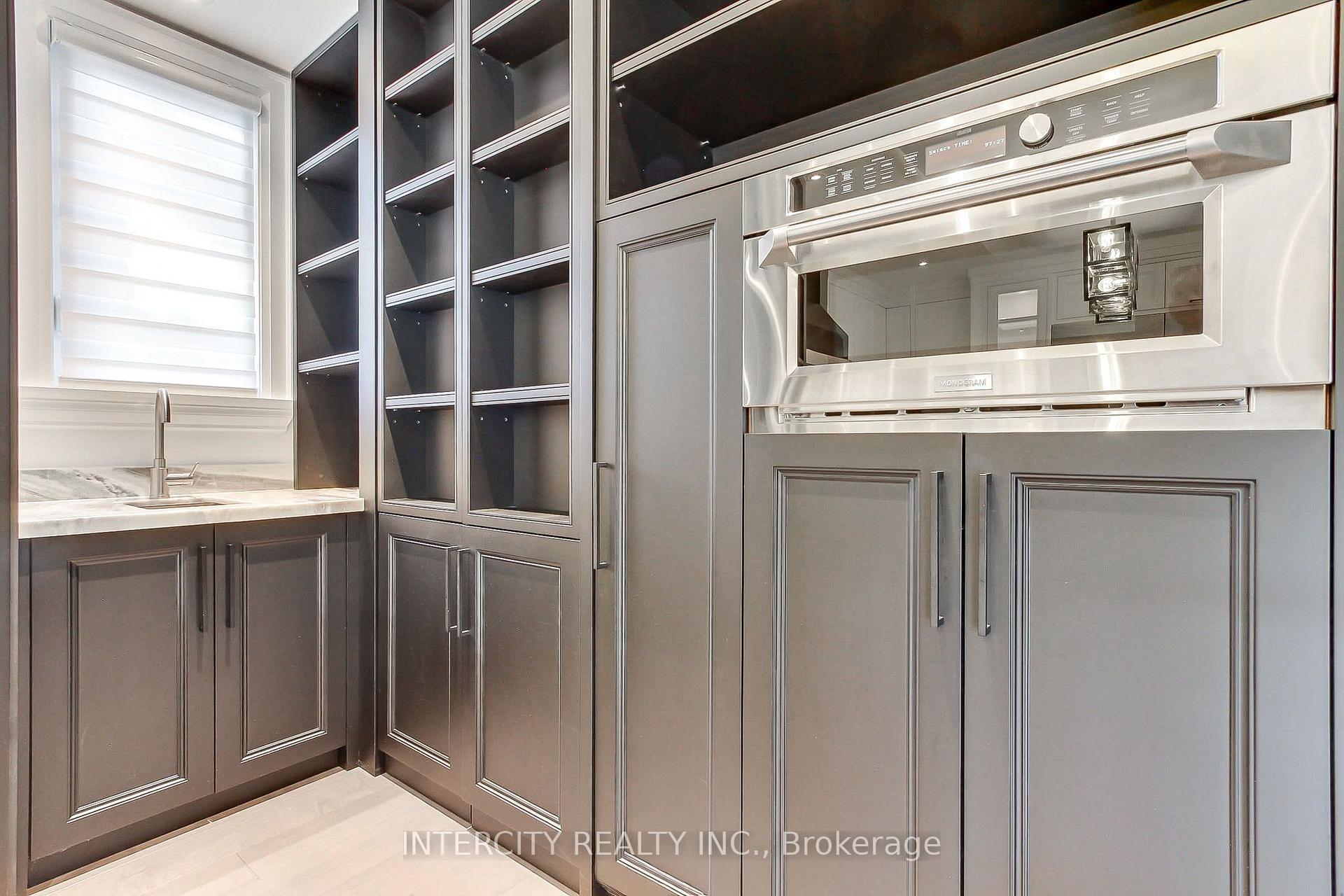 Photo 17 of 45 Nordale Crescent, North York, Brookhaven-Amesbury — HOMEH