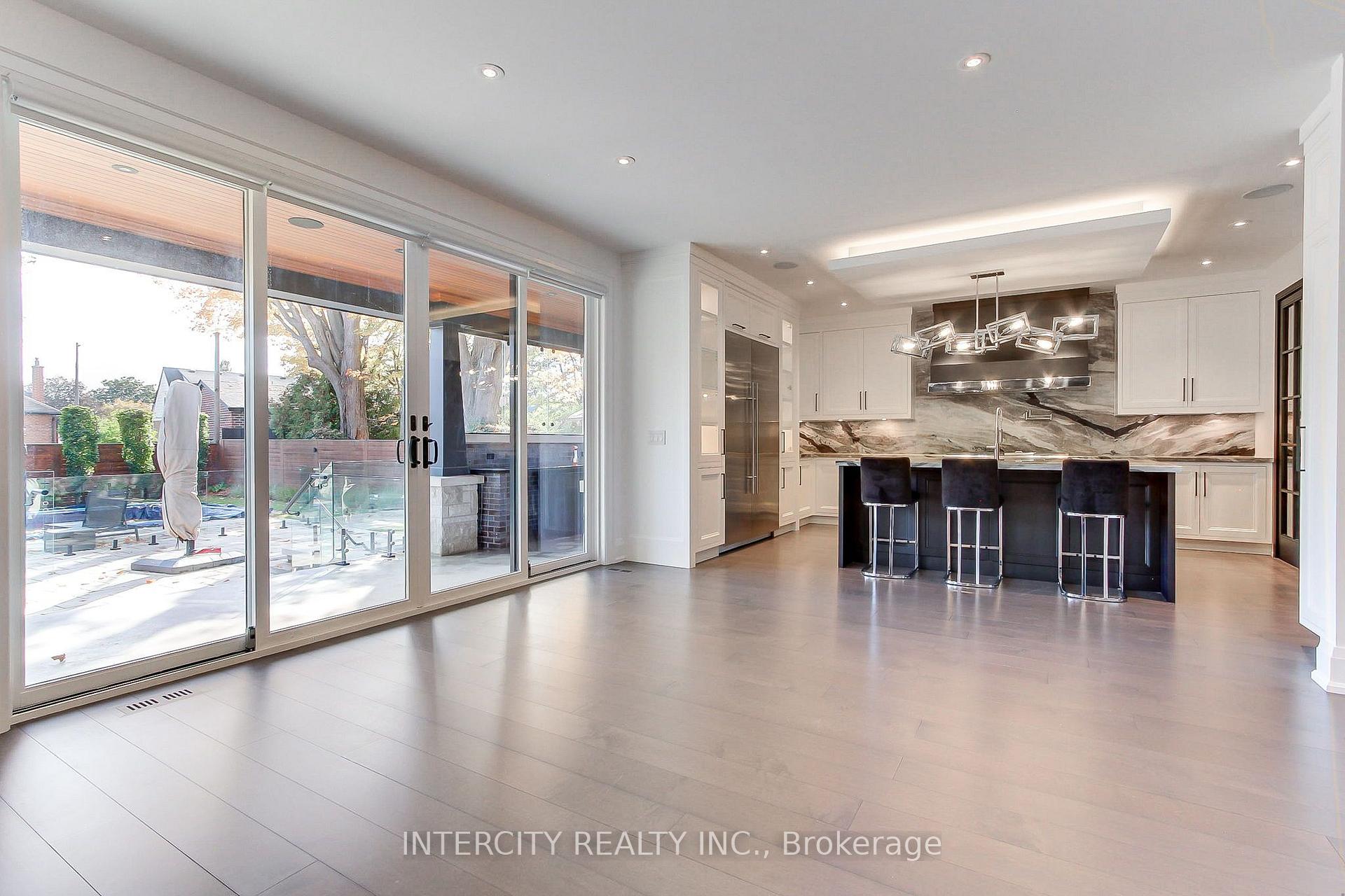 Photo 19 of 45 Nordale Crescent, North York, Brookhaven-Amesbury — HOMEH