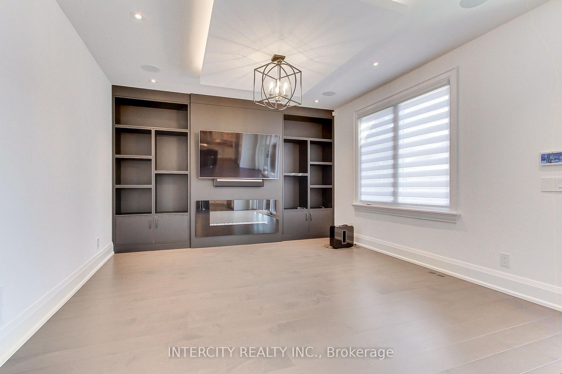 Photo 21 of 45 Nordale Crescent, North York, Brookhaven-Amesbury — HOMEH