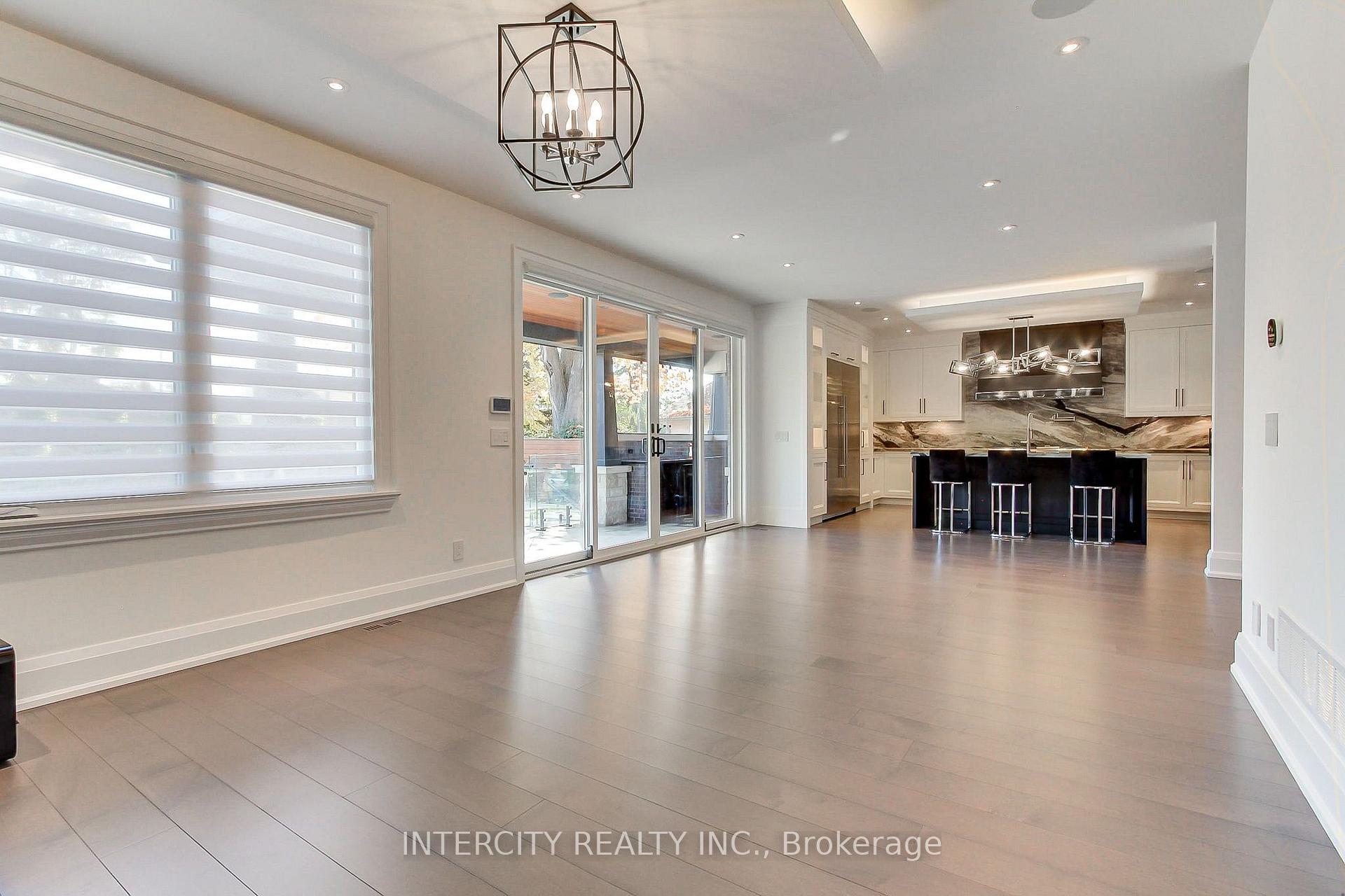 Photo 22 of 45 Nordale Crescent, North York, Brookhaven-Amesbury — HOMEH