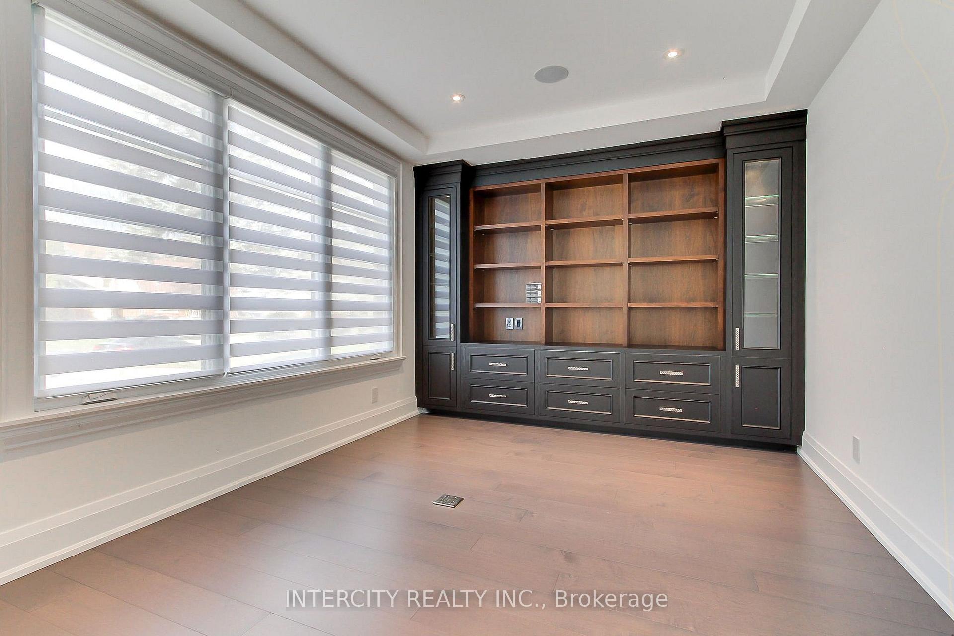 Photo 23 of 45 Nordale Crescent, North York, Brookhaven-Amesbury — HOMEH