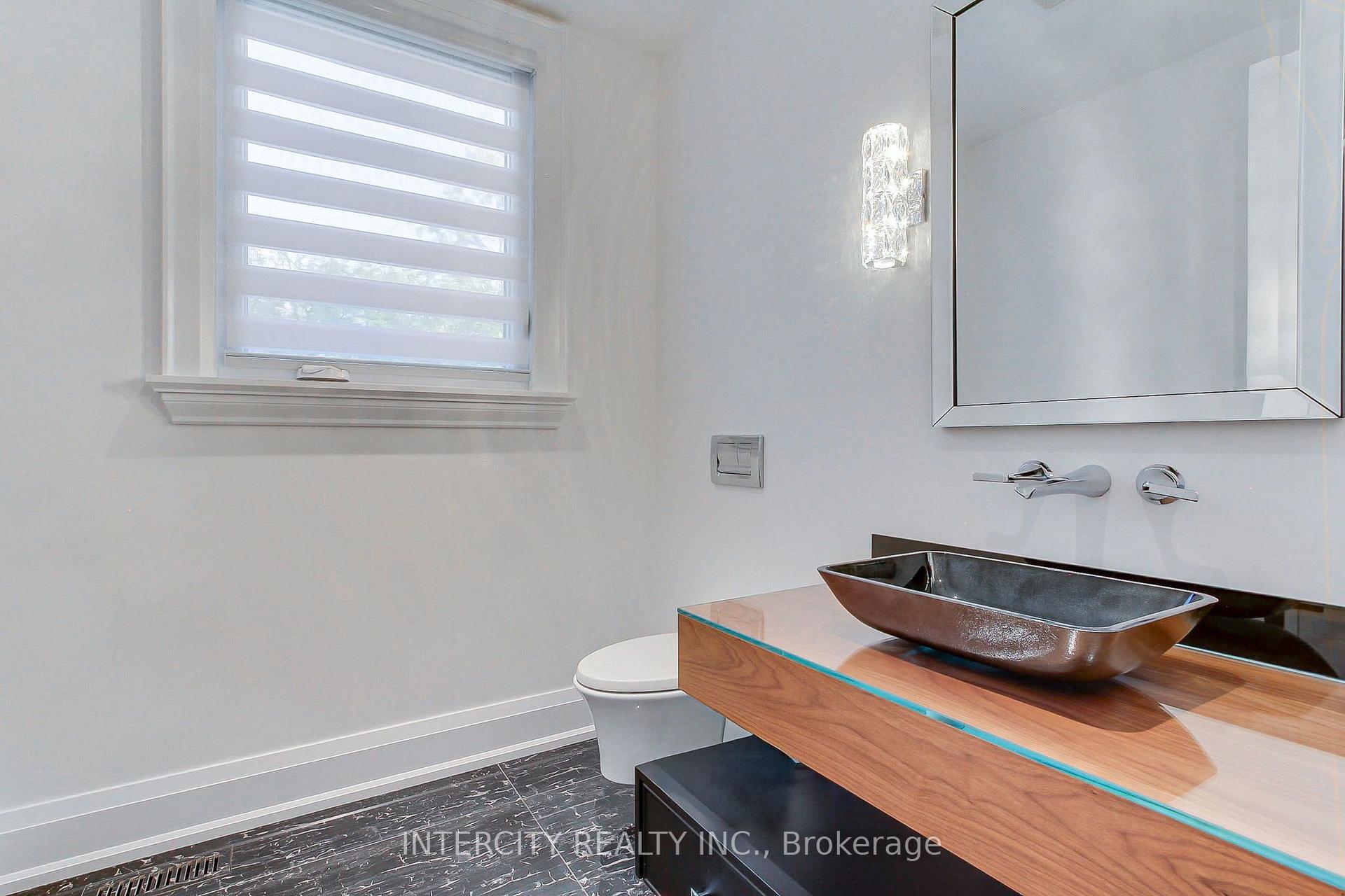 Photo 24 of 45 Nordale Crescent, North York, Brookhaven-Amesbury — HOMEH